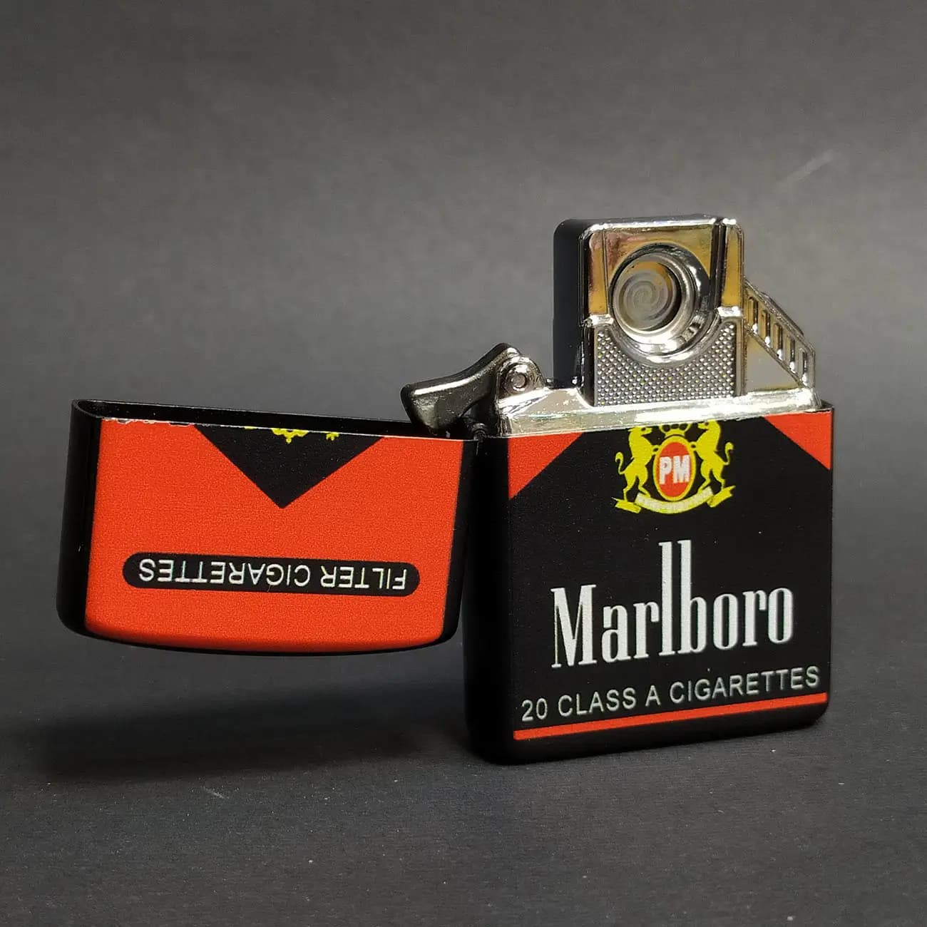 فندک المنتی شارژی مارلبرو Marlboro | فندک برقی بدون شعله با طراحی کلاسیک و خاص — تصویر ۲
