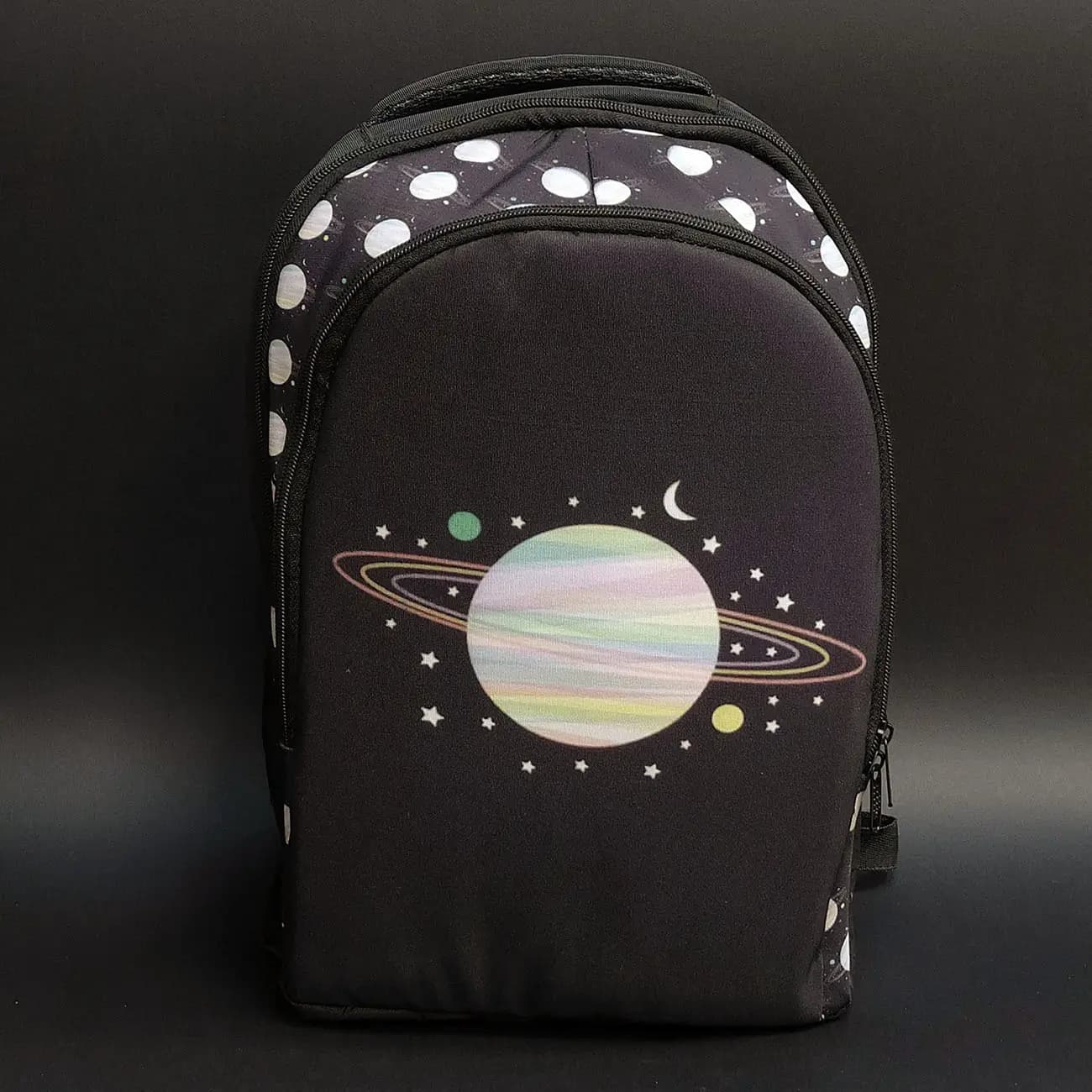 کوله پشتی برزنتی طرح منظومه شمسی Space Planet | مدل فانتزی فضایی با فضای لپ‌تاپ و عرق‌گیر حرفه‌ای
