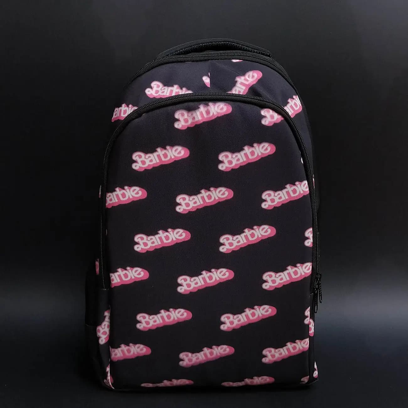 کوله پشتی برزنتی طرح Barbie | مدل فانتزی دخترونه اسپرت با فضای لپ‌تاپ و عرق‌گیر حرفه‌ای