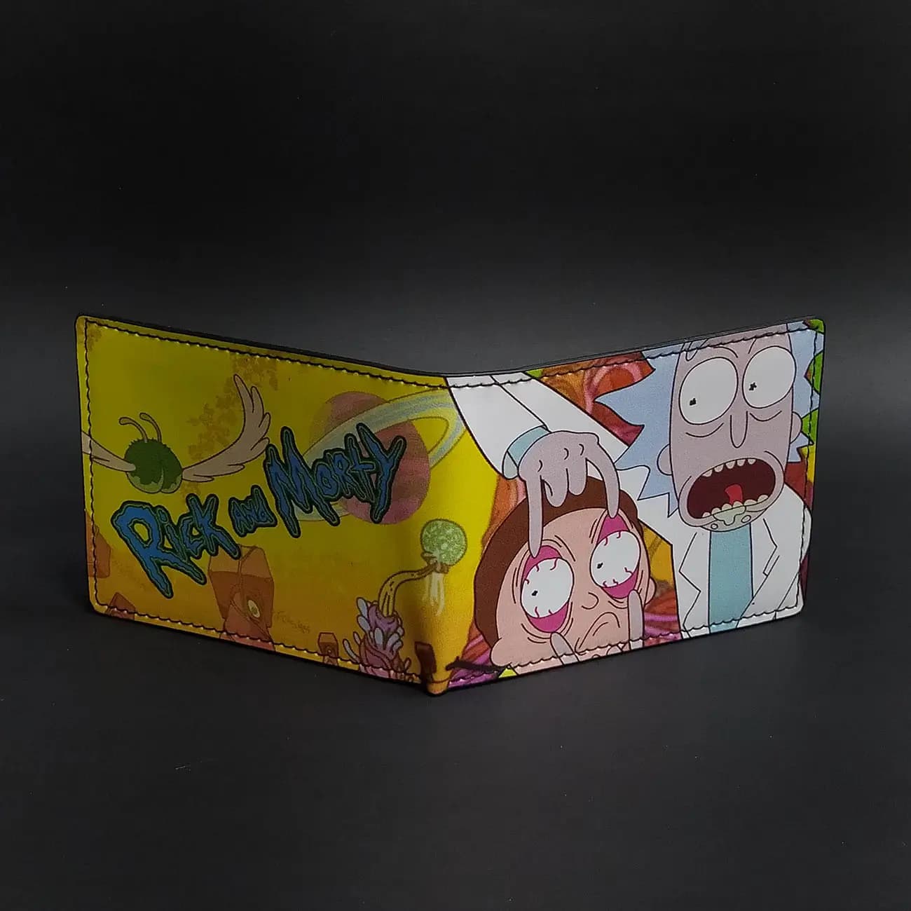 کیف پول چرم چاپی ریک و مورتی Rick and Morty | مدل Rick Opens Morty’s Eyes با طراحی کارتونی و استایل فانتزی