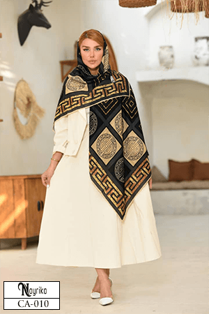 روسری نخی مشکی سایز ۱۴۰ ورساچه با حاشیه ورساچه طلایی کد CA010