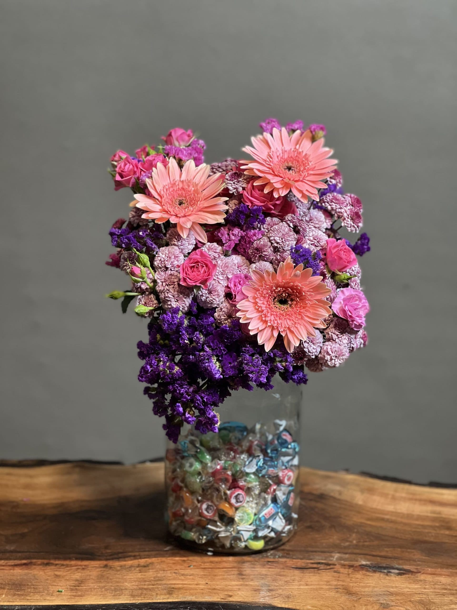 سبد گل شیشه ای طرح کندی صورتی — تصویر ۳