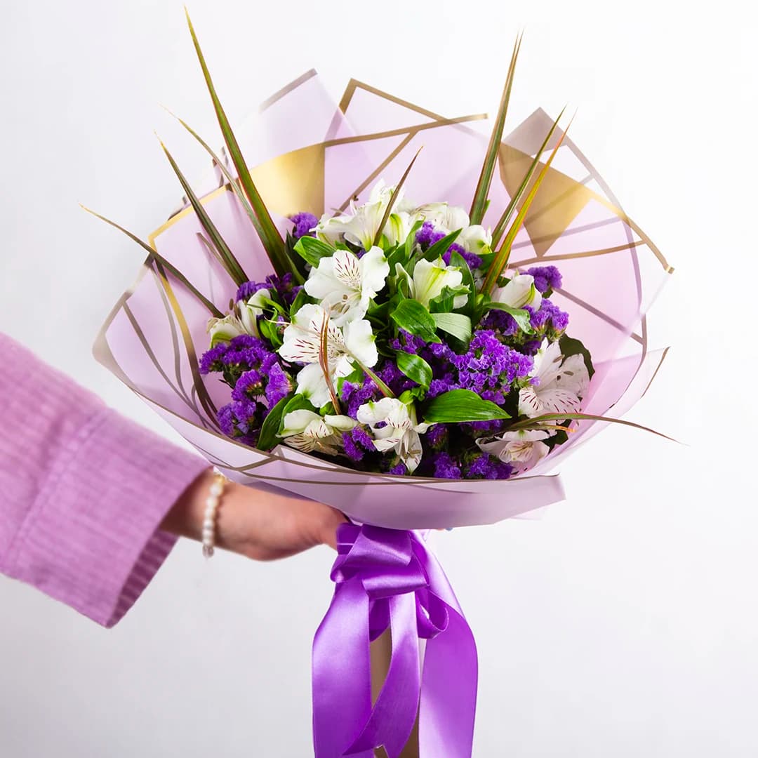دسته گل آلسترومریا سفید کد 6310