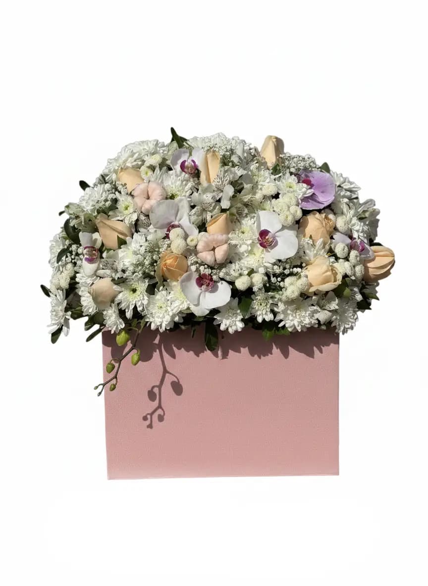 باکس گل سفید و کرم لاکچری | Blush White Harmony No.8 | پلتفرم سبز | هایپرمارکت گل و گیاه