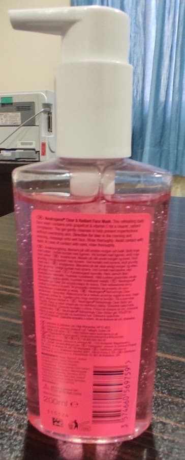 ژل شستشو صورت نوتروژینا Clear & Radiant حاوی ویتامین C و عصاره ی گریپ فروت Neutrogena Fresh & Clear Facial Wash with Pink Grapefruit(Neutrogena Canlandırıcı Yüz Yıkama Jel — تصویر ۲