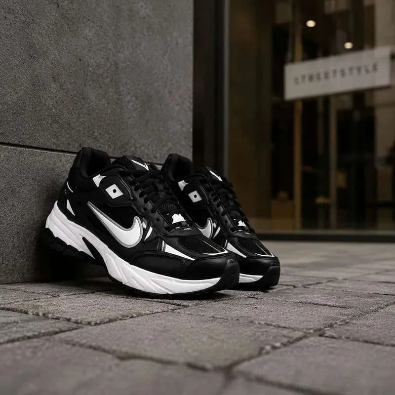 کفش مردانه NIKE مدل Air Monarch — تصویر ۳