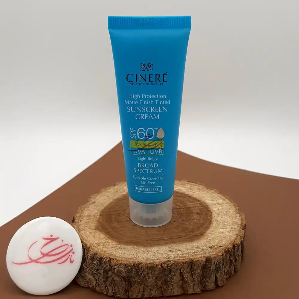 کرم ضد آفتاب مات رنگی CINERE سینره +SPF 60 بژ روشن فاقد چربی مناسب پوست چرب حجم 50 میلی لیتر — تصویر ۴