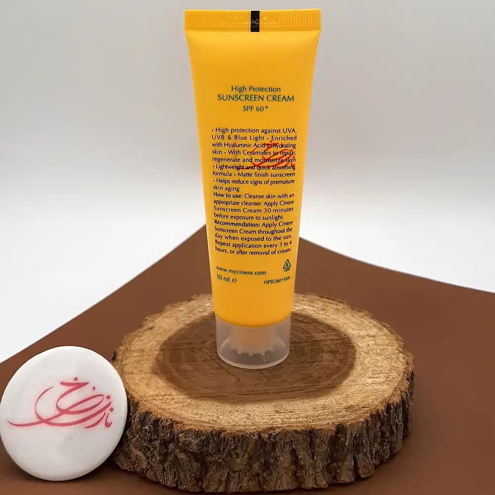 کرم ضد آفتاب SPF60 سینره CINERE مدل بی رنگ مناسب انواع پوست حاوی هیالورونیک اسید 50 میلی لیتر — تصویر ۴