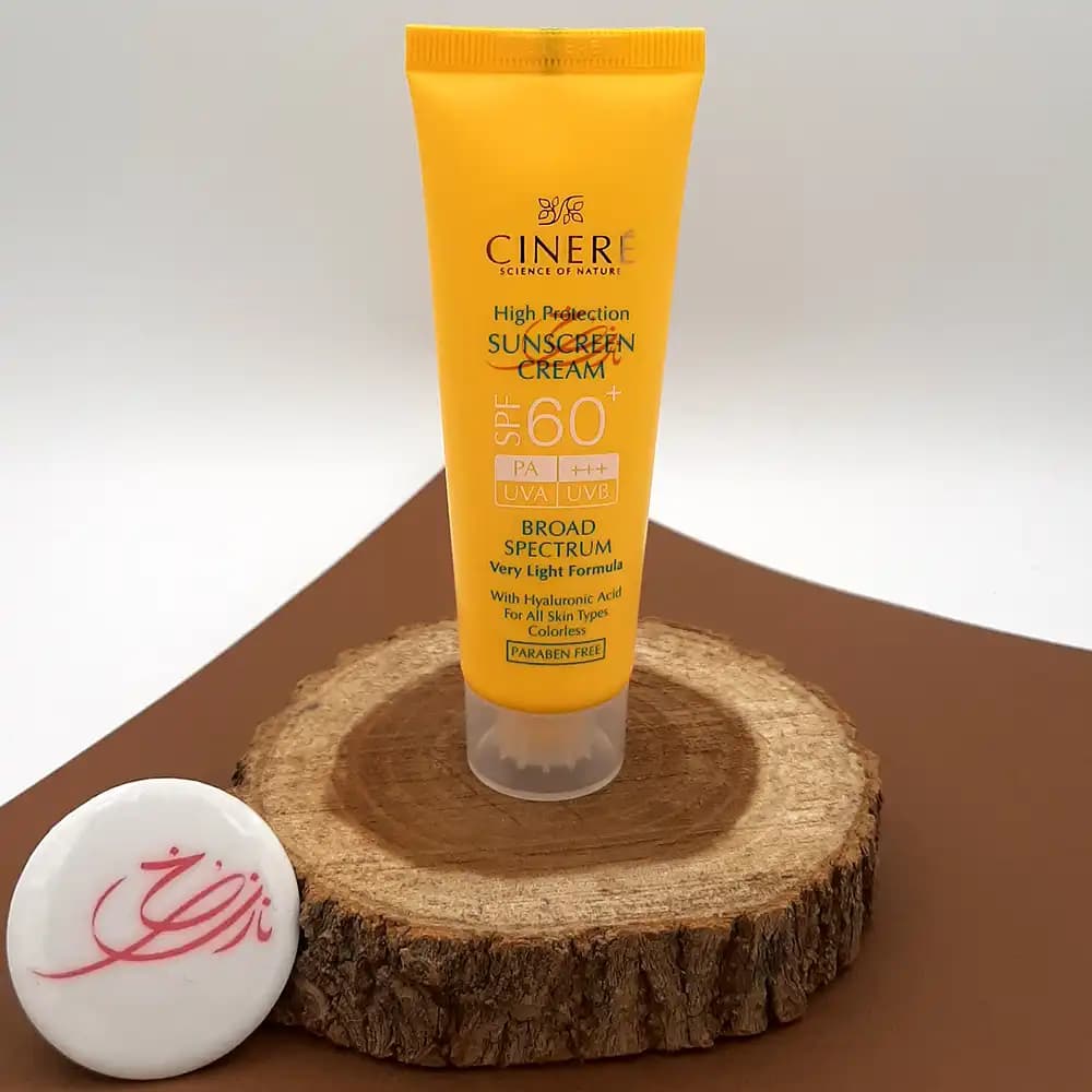 کرم ضد آفتاب SPF60 سینره CINERE مدل بی رنگ مناسب انواع پوست حاوی هیالورونیک اسید 50 میلی لیتر — تصویر ۲