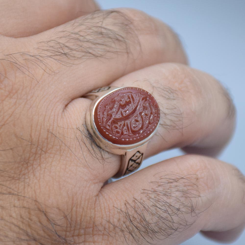 انگشتر عقیق یمنی خطی “بسم الله الرحمن الرحیم” مردانه «کد 6435» — تصویر ۴