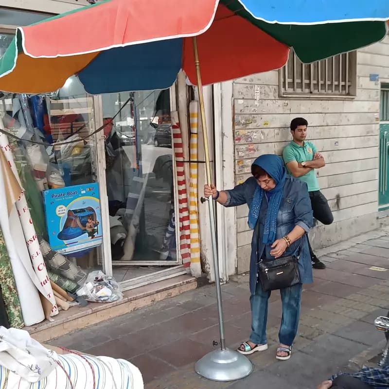 چتر دایره برزنتی 2 متری مناسب آفتاب چند رنگ — تصویر ۶