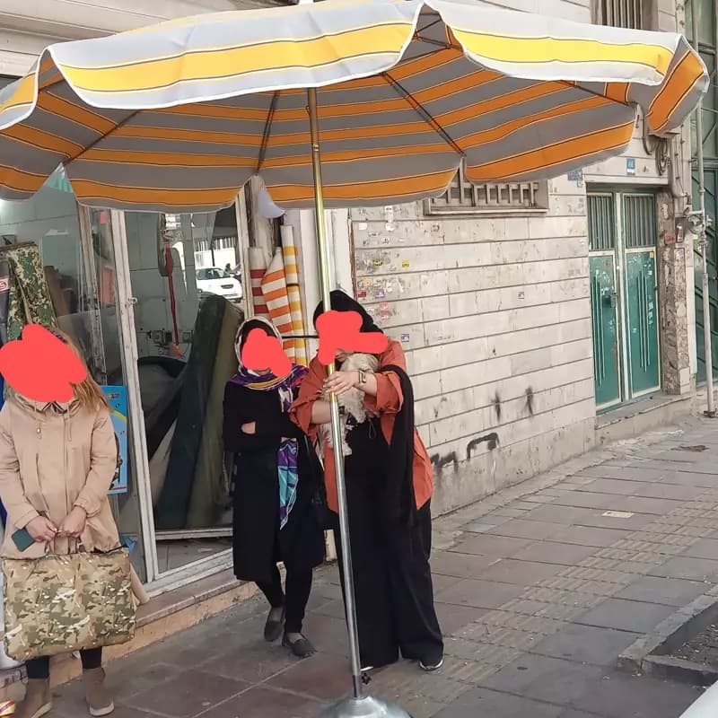 چتر سایبان تاشو قطر 250 سانت از جنس برزنت نانو ضد آب با کفی و لوله آهنی — تصویر ۲