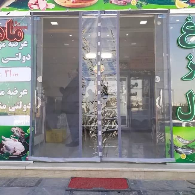 پرده توری مغناطیسی مدل تور پلاس عرض 130 در ارتفاع 230، با دوخت پلاستیک در وسط (تولید در ابعاد دلخواه) — تصویر ۳