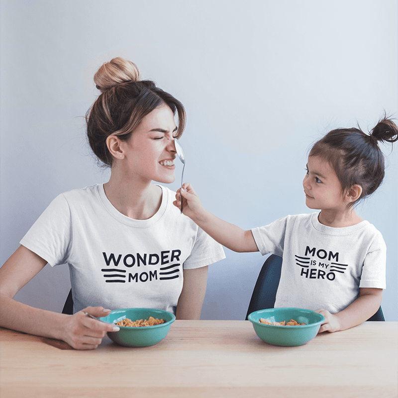 تیشرت ست دو نفره مادر و دختر با طرح Mom is my hero، Wonder mom — تصویر ۲