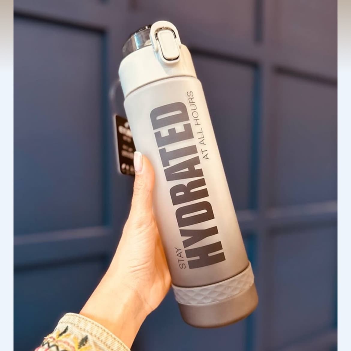 قمقمه ورزشی دورنگ HYDRATED حجم 900 میل — تصویر ۲
