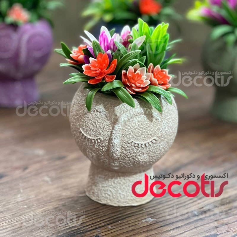 گلدان آدمک کیوت + گل مصنوعی