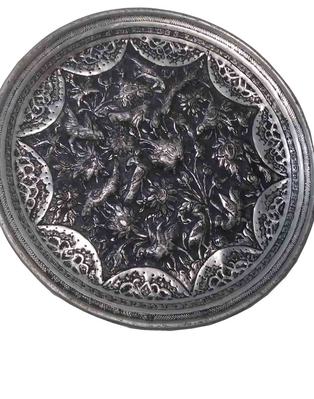 بشقاب قلم زنی طرح گل و بوته گرد کوچک قطر 20cm — تصویر ۲