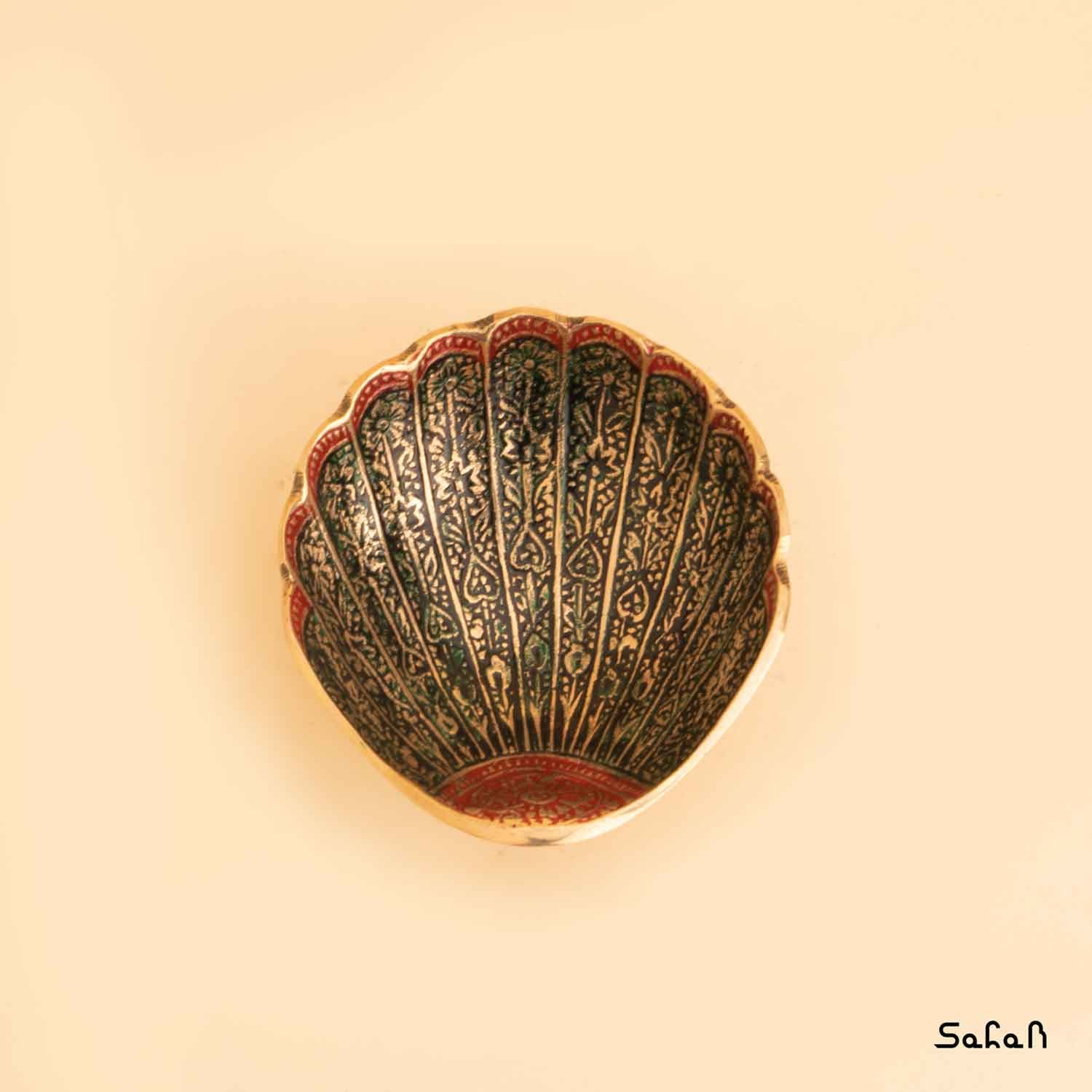 کاسه برنجی میناکاری طرح سه پایه مدل صدف — تصویر ۴