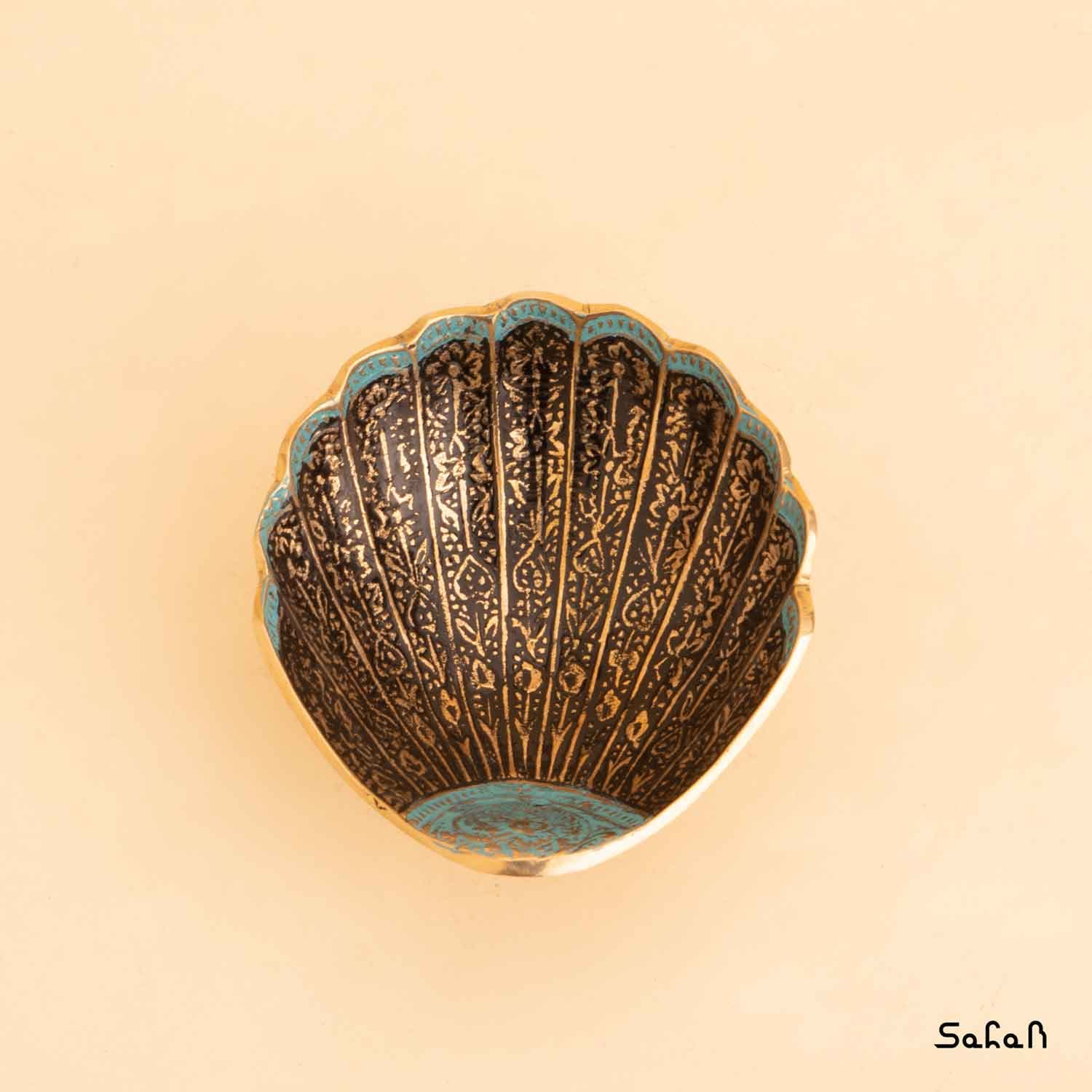 کاسه برنجی میناکاری طرح سه پایه مدل صدف — تصویر ۳