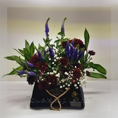 گلفروشی نزدیک میدان مرکزی