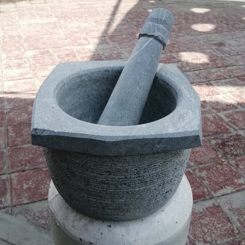 هاون سنگی بزرگ دستساز، بهترین انتخاب برای کوبیدن گوشت و مواد سفت
