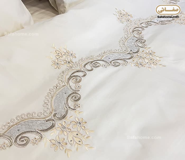 روتختی دو نفره عروس لوکس طرح مخمل پتینه گلاریس بژ طلایی — تصویر ۷