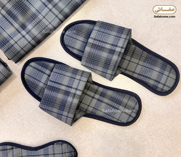 ست لباس خواب مردانه 4تکه طرح چهارخانه سورمه ای طوسی — تصویر ۴