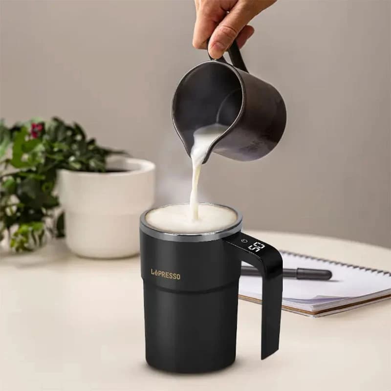 ماگ همزن دار لپرسو مدل LePresso Stirmagic Auto Stirring Mug LPCFFM0018 — تصویر ۵