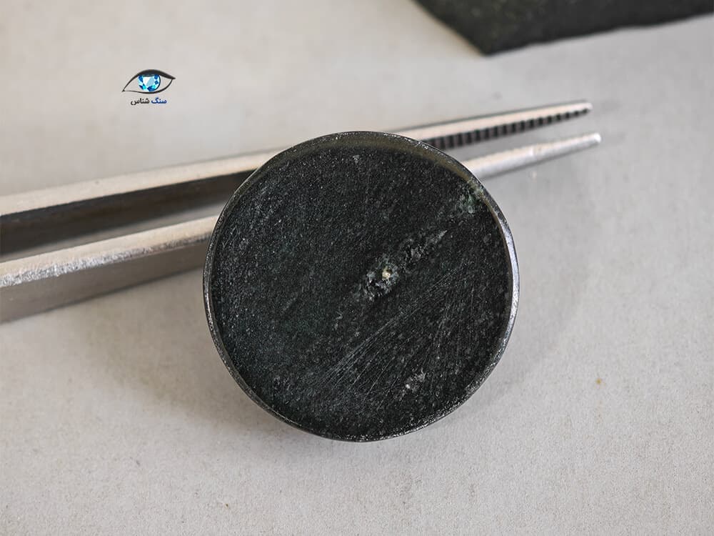 یشم (جیدایت) طبیعی گرد 5.7 گرم — تصویر ۳