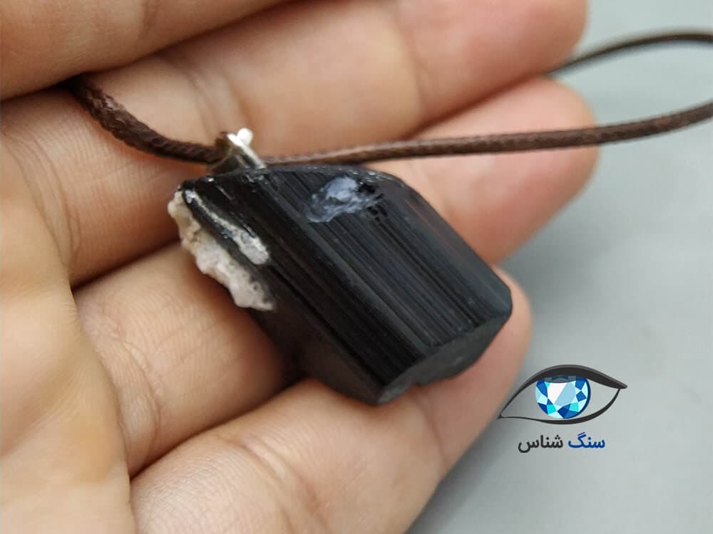 آویز تورمالین سیاه همراه آلبیت 18.8 گرم