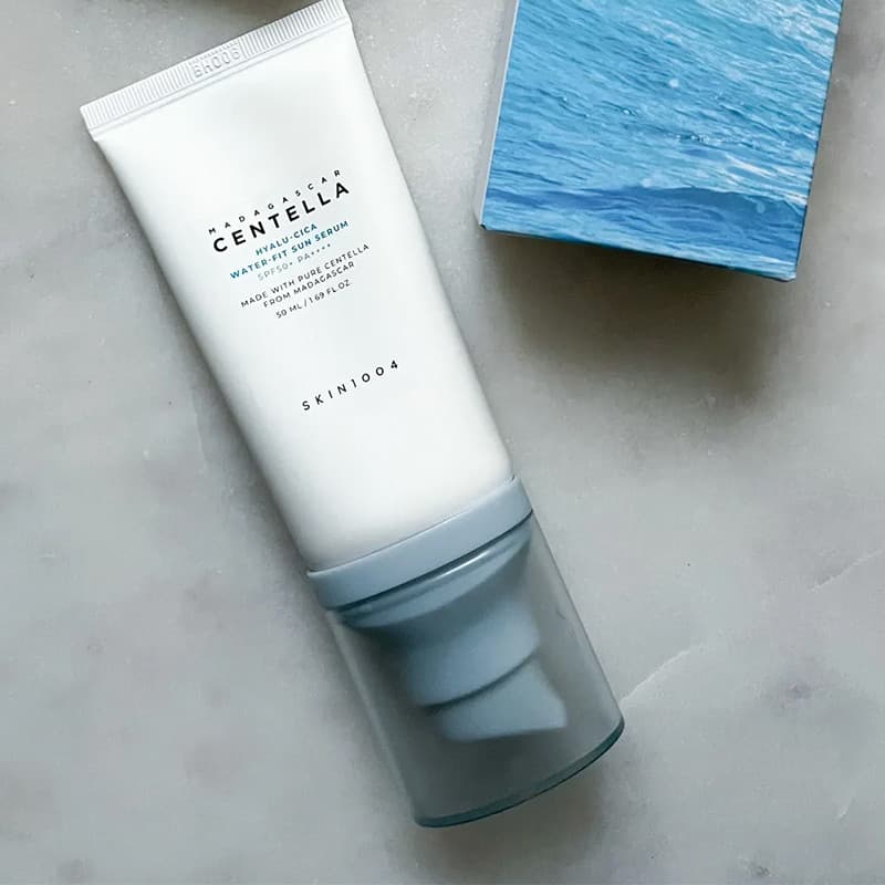 کرم ضد آفتاب بدون رنگ اسکین 1004 SPF 50 مدل Hyalu-Cica Water محافظ UVA ،UVB، مناسب برای انواع پوست، حجم 50 میلی‌لیتر — تصویر ۴