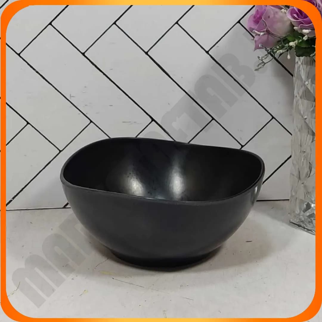 کاسه سه گوش بزرگ لرد مهروز