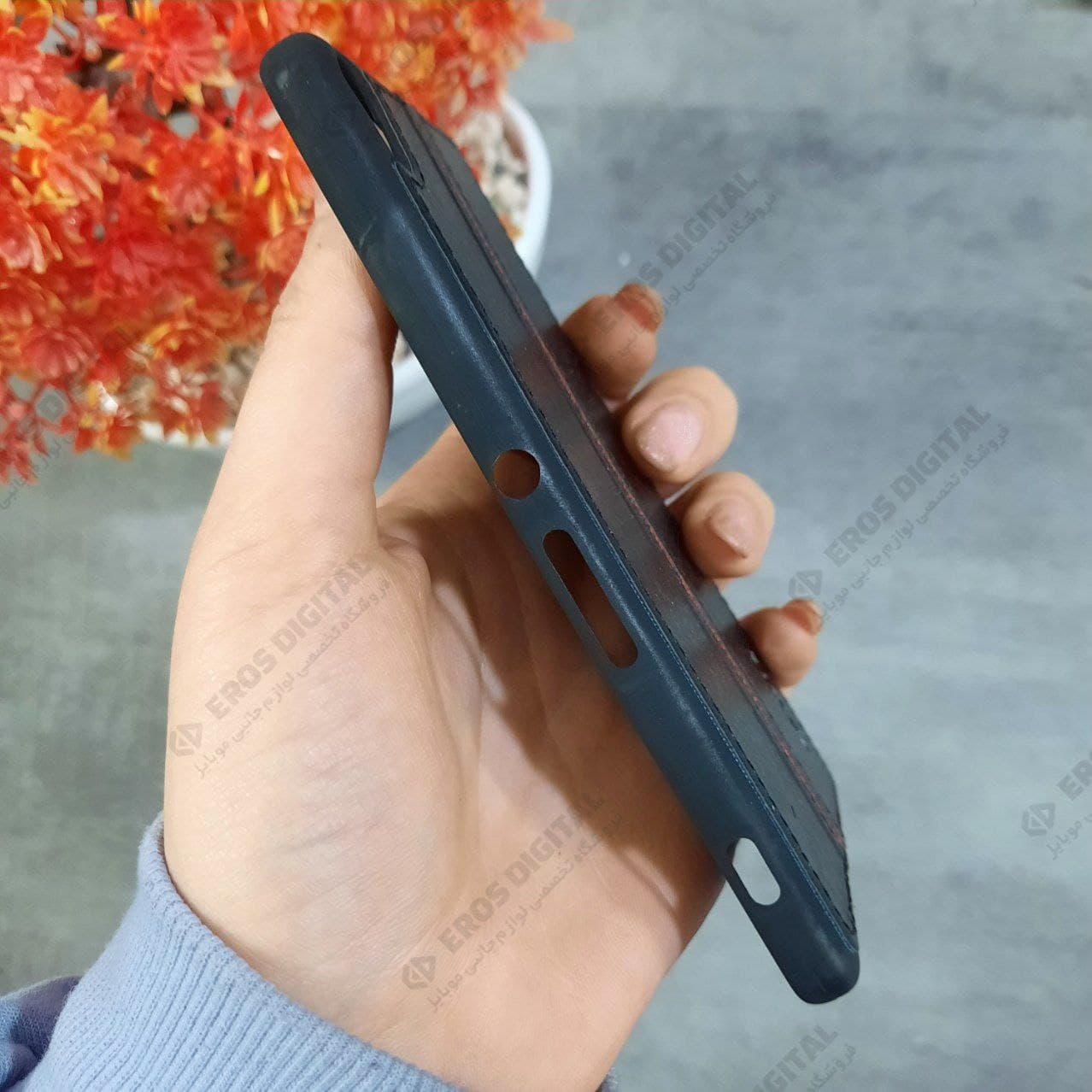 قاب گوشی Sony Xperia XA مدل پشت چرم با لوگو — تصویر ۲