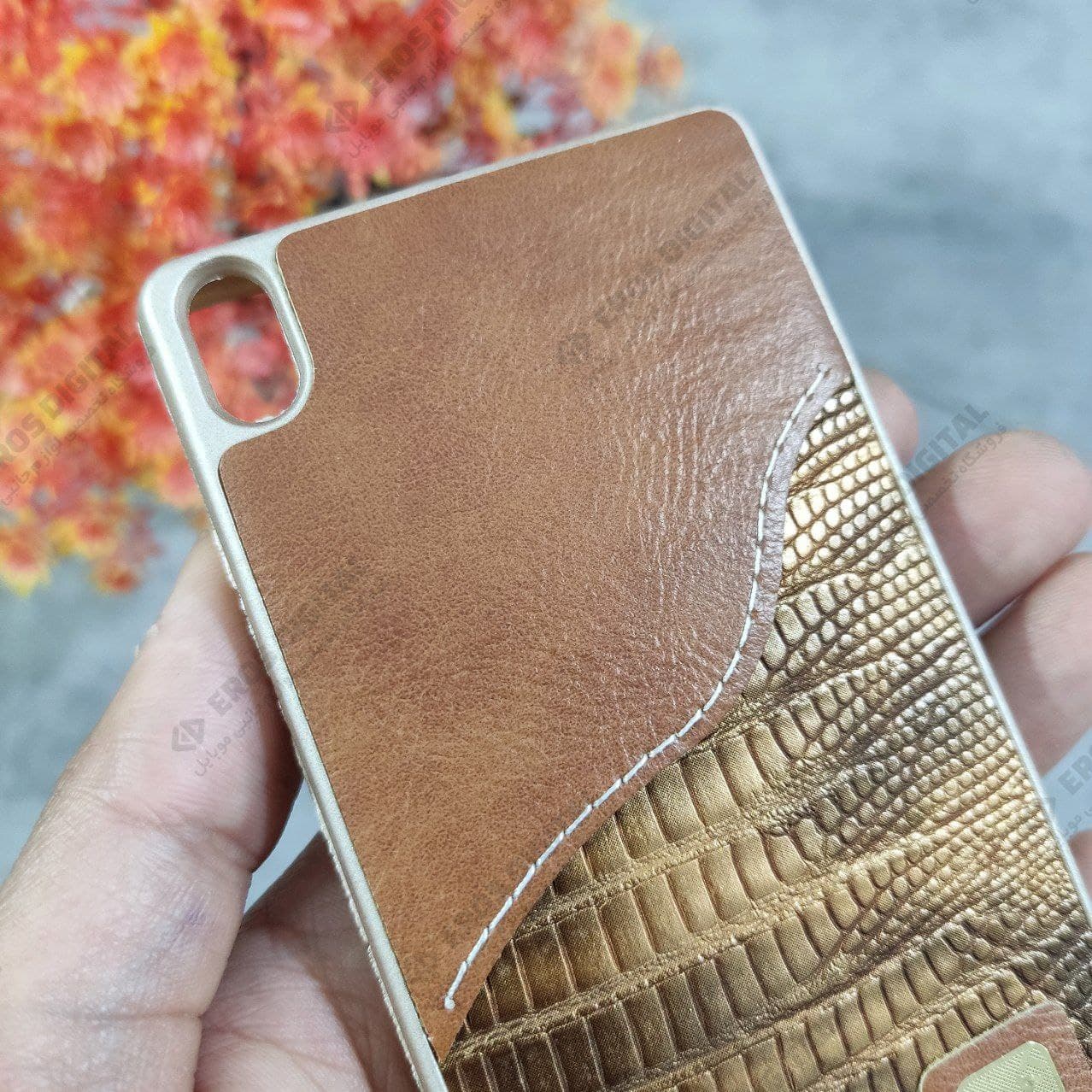 گارد گوشی Huawei P6 دور طلایی پشت چرم طرح دار — تصویر ۲