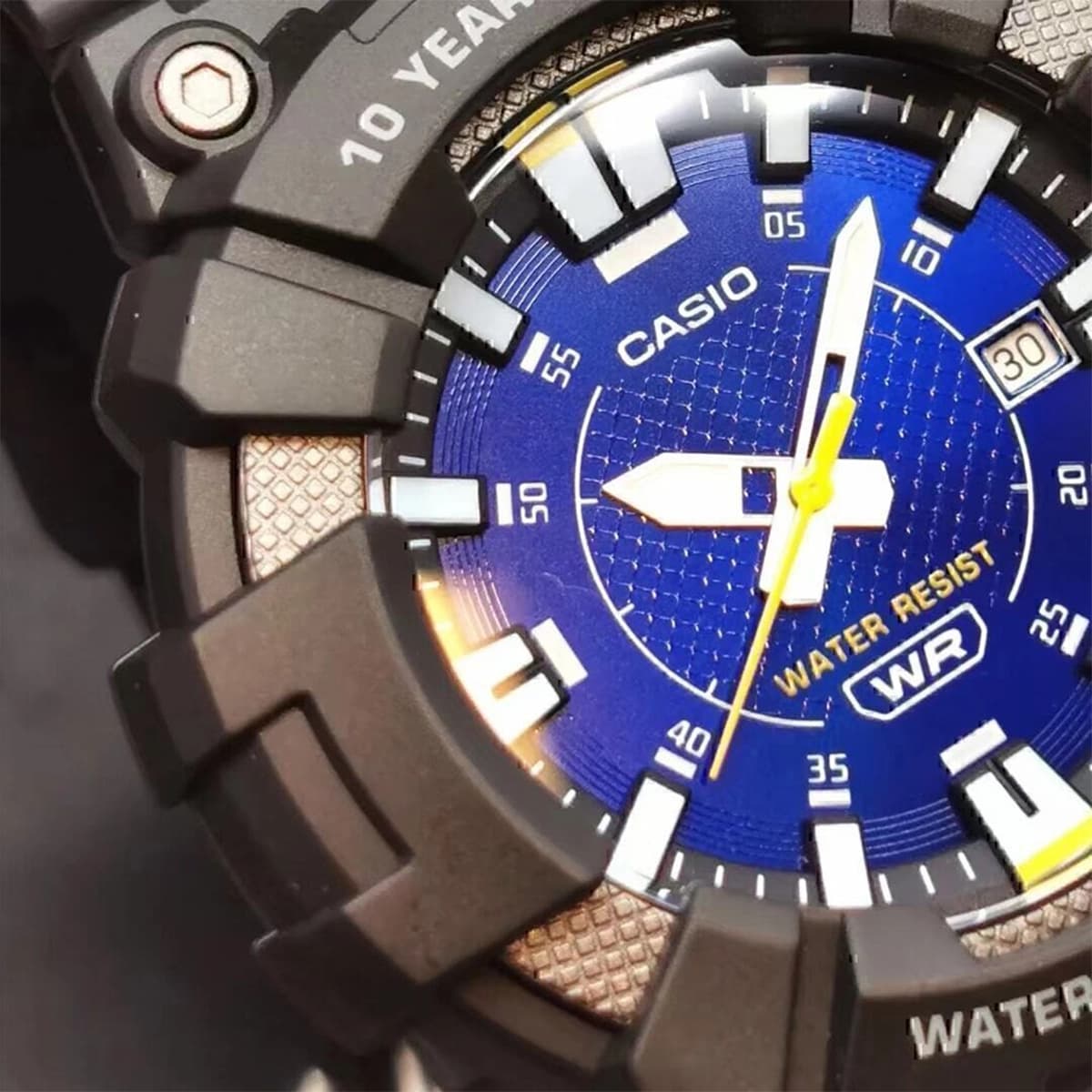 ساعت مچی مردانه کاسیو مدل Casio MW-610H-2AVDF — تصویر ۳