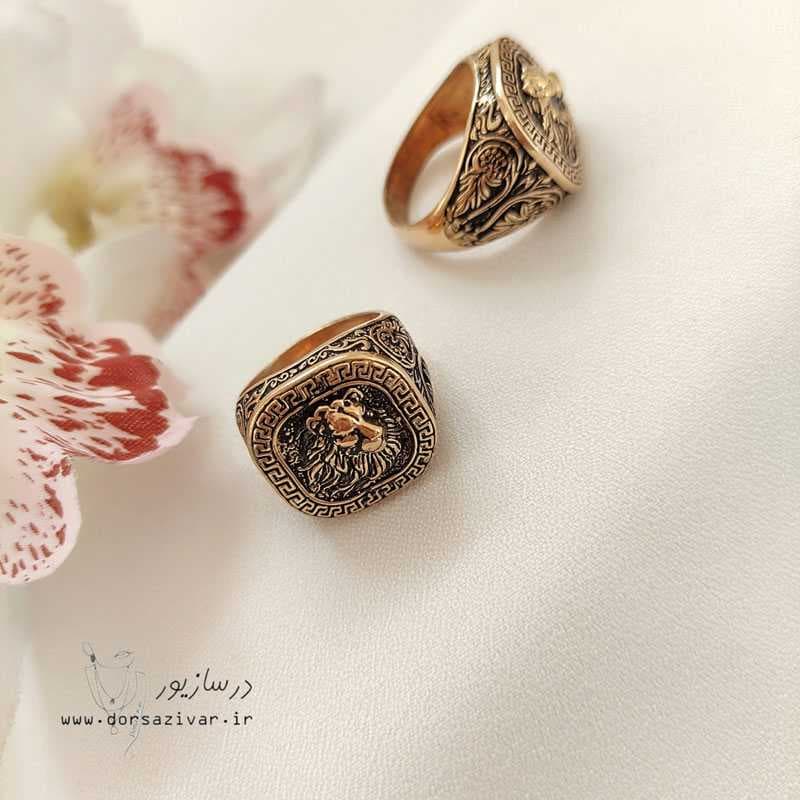 انگشتر طلاروس مردانه ورساچه مربع — تصویر ۲