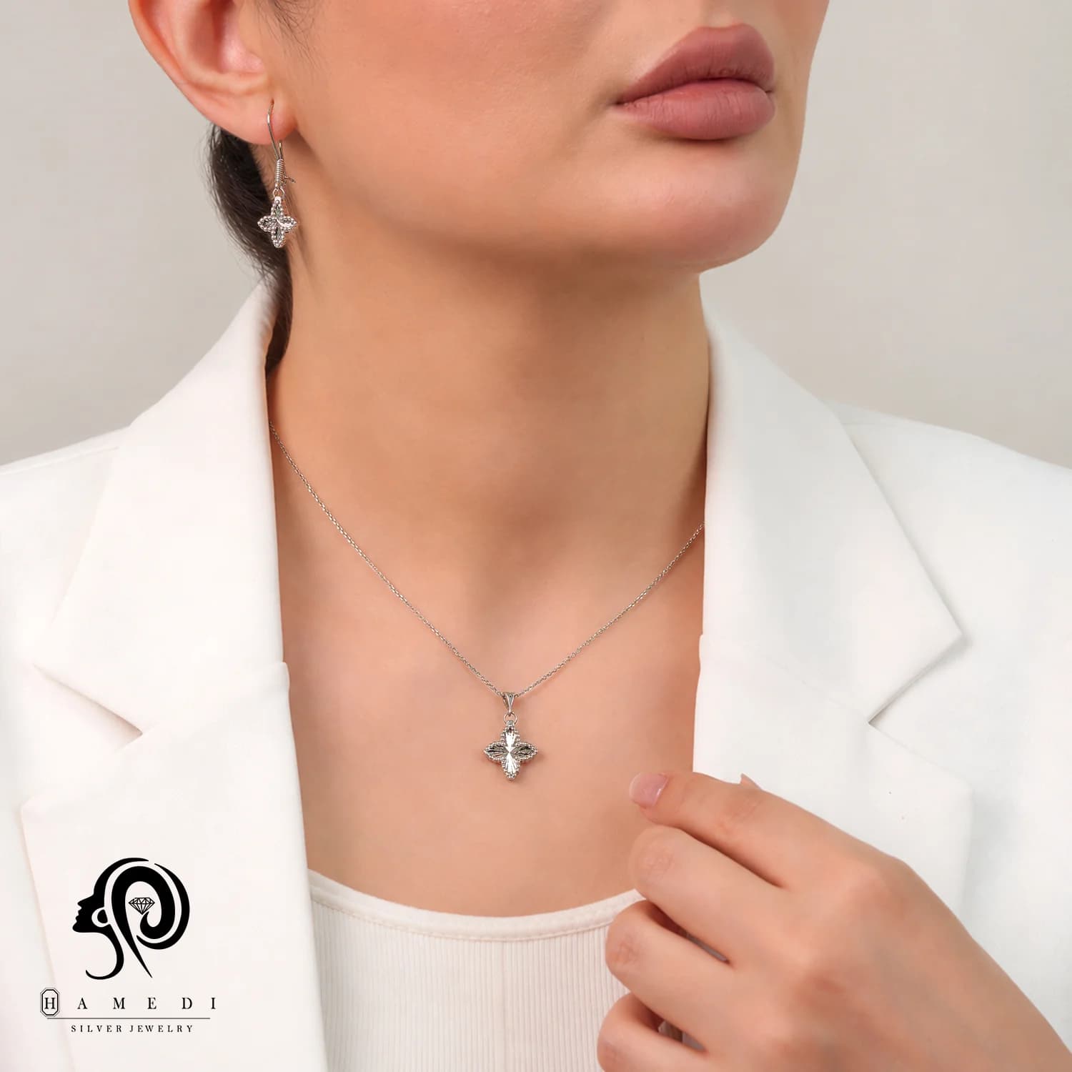 نیم ست نقره زنانه ونکلیف تراش مدل NIR T2 — تصویر ۲