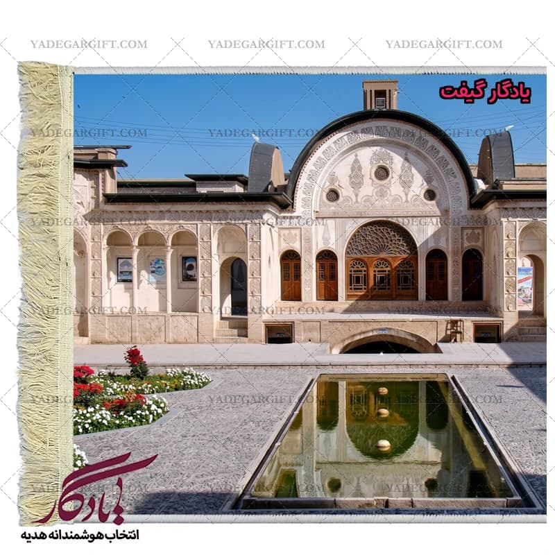 تابلو فرش ماشینی طرح خانه طباطبایی کاشان کد am03 — تصویر ۲