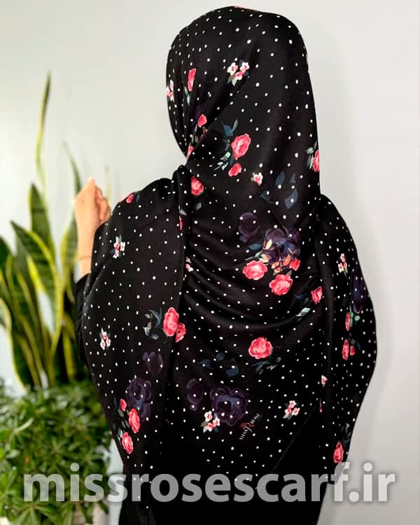روسری نخی گل رز خالدار — تصویر ۲