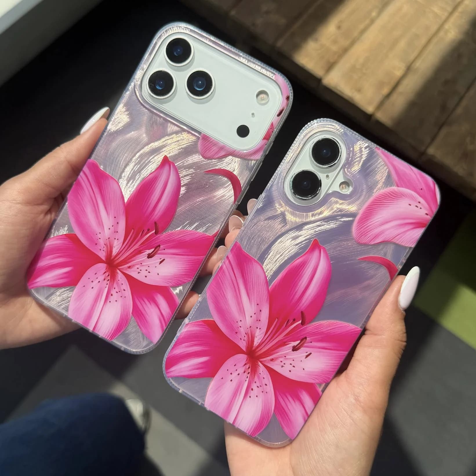 قاب lilium صورتی و آبی (آیفون) — تصویر ۲