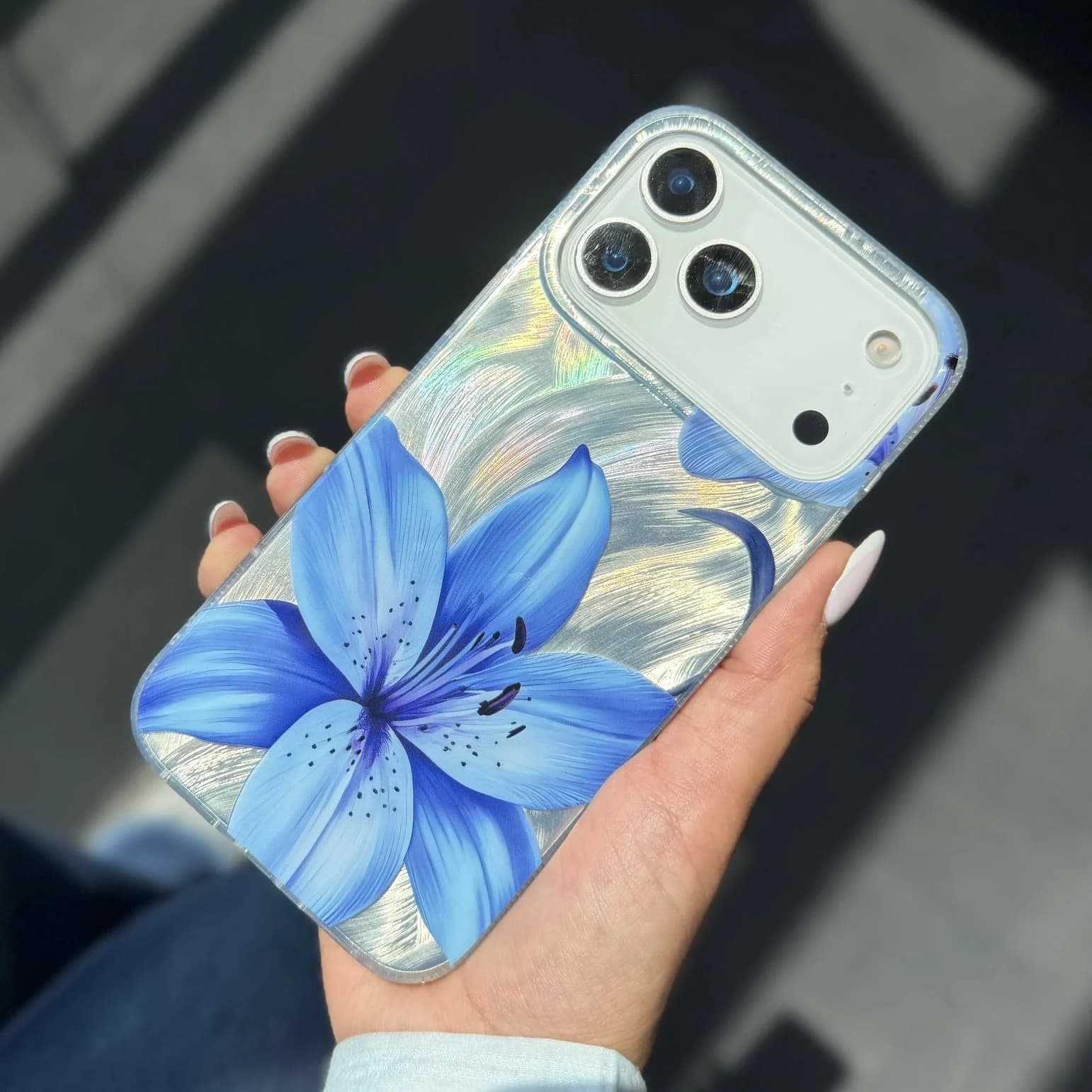 قاب lilium صورتی و آبی (آیفون) — تصویر ۳