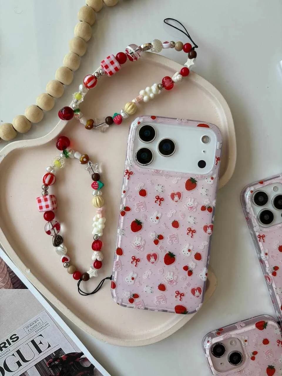 قاب توت فرنگی و خرگوش (آیفون) — تصویر ۳