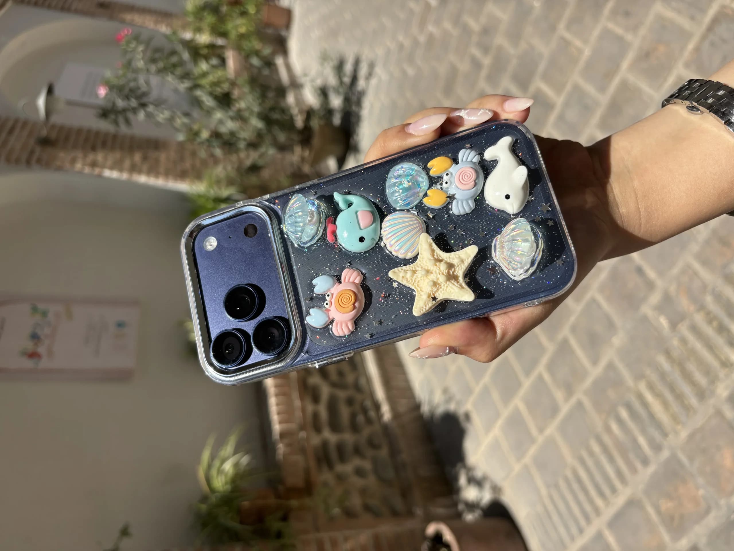 قاب دلفین برجسته (آیفون) — تصویر ۲