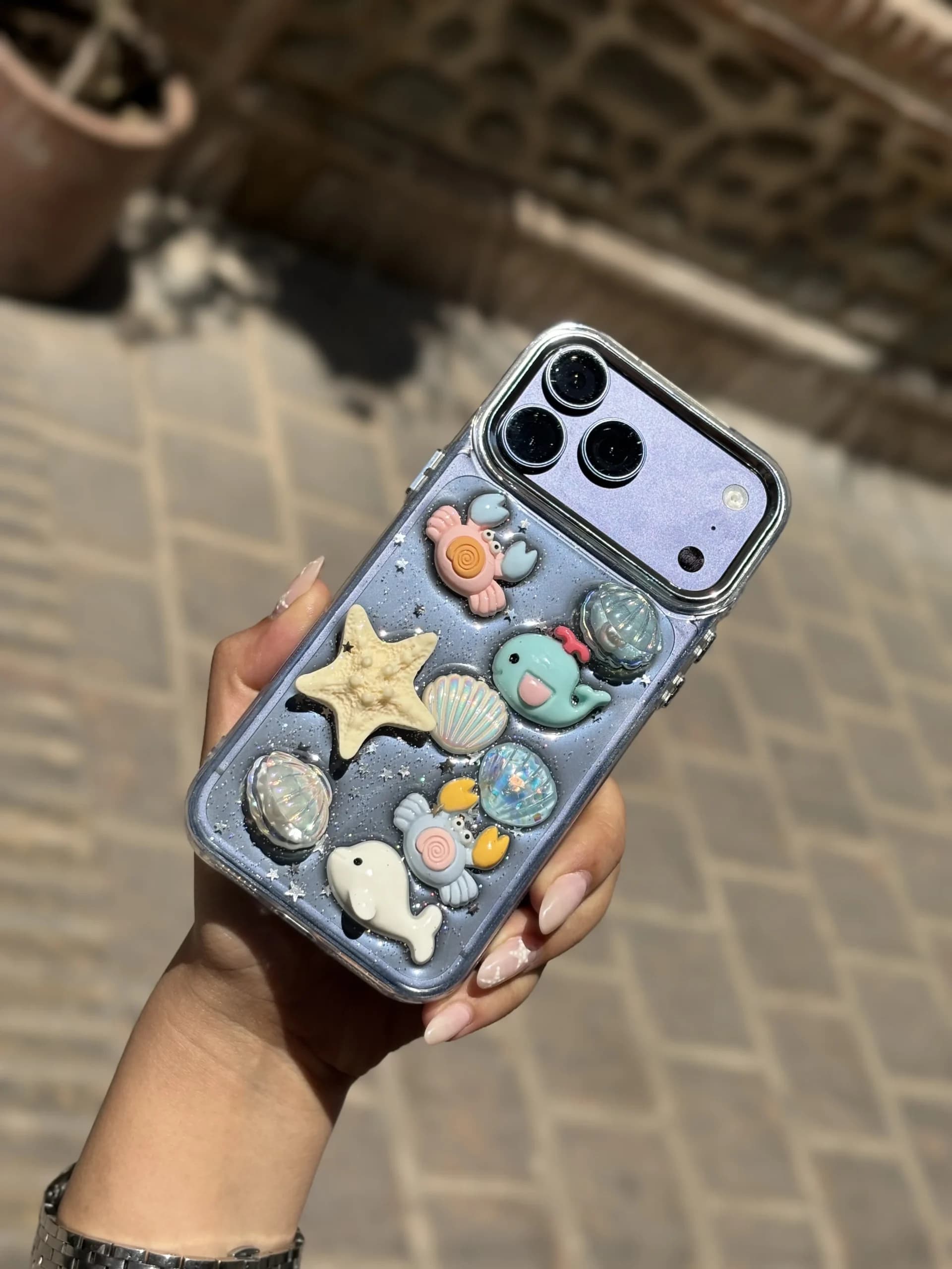 قاب دلفین برجسته (آیفون) — تصویر ۳