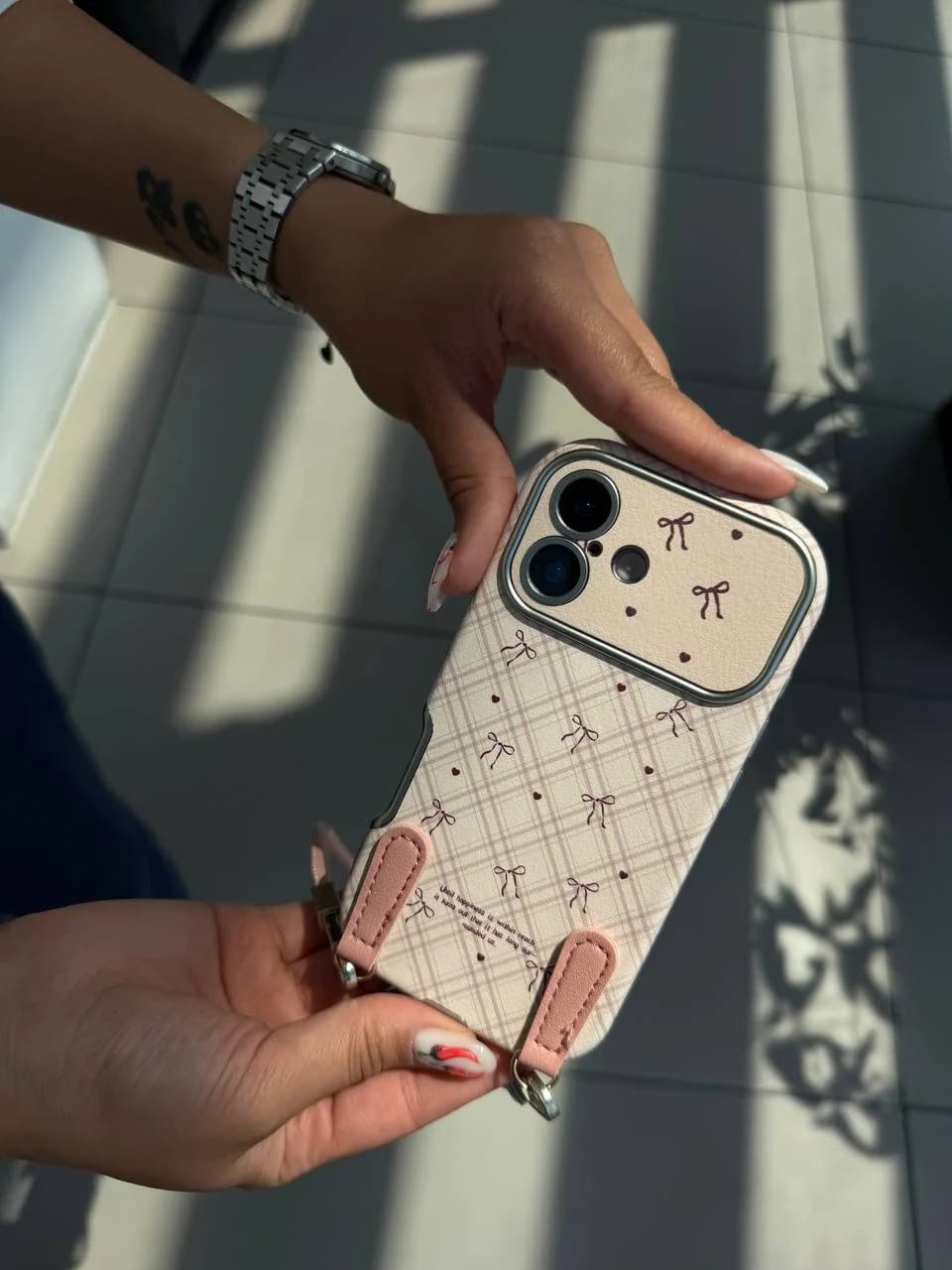 قاب pink ribbon بند دار (آیفون) — تصویر ۴