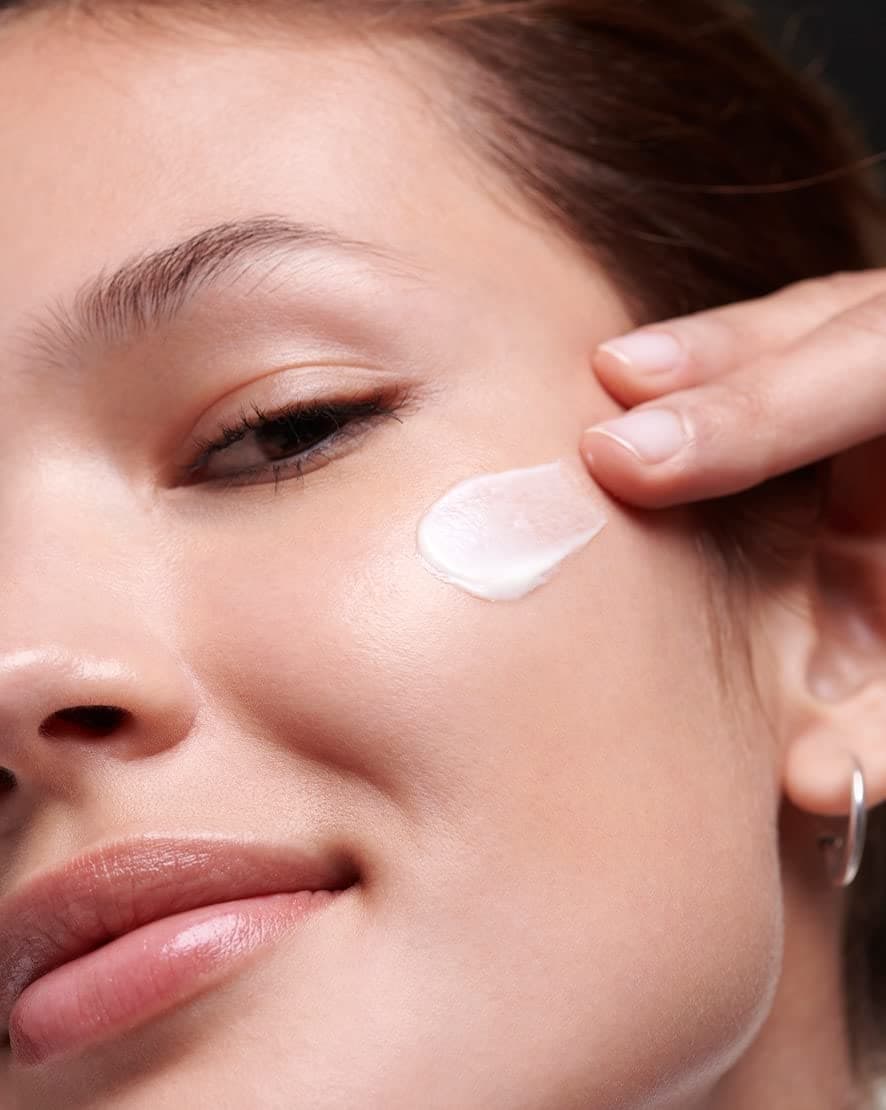 کرم روز روشن کننده ویتامین C سی گارنیه حجم 50ml — تصویر ۲