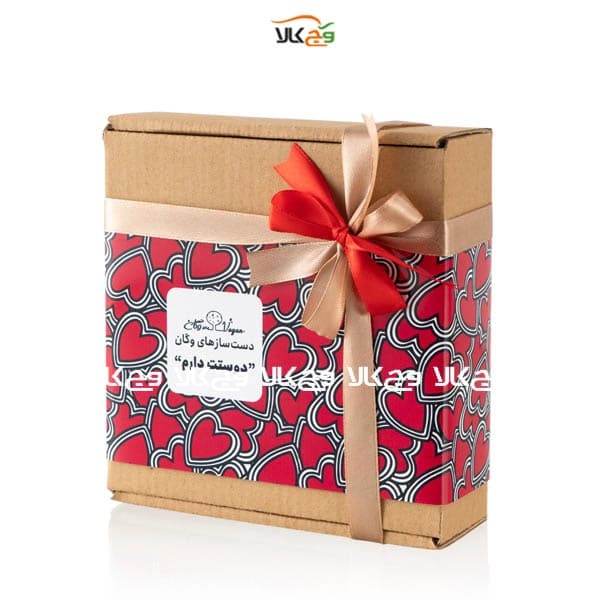 پک شیشه ای هدیه شکلات و قهوه روز عشق وگان – 3 آیتمی — تصویر ۳
