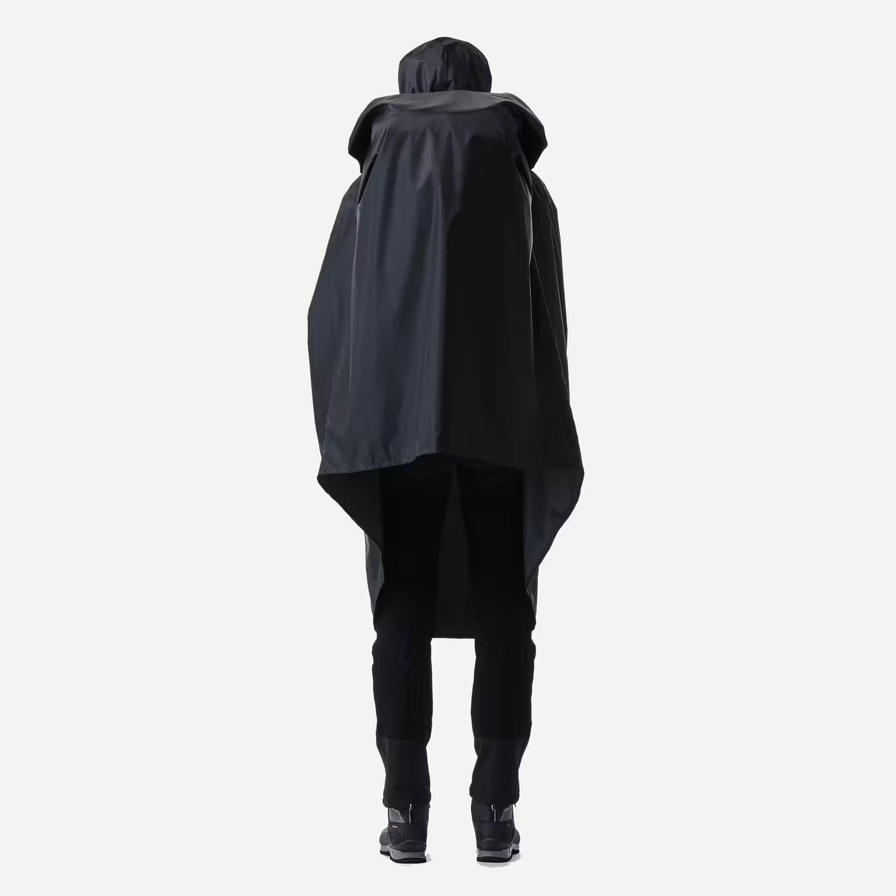 پانچو فورکلاز – دکتلون Forclaz Outdoor poncho raincoat – 60l – black – mt500 — تصویر ۳