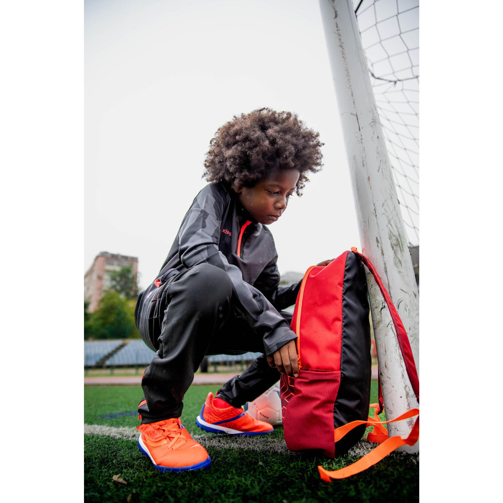 کوله پشتی کیپستا 17 لیتری دکتلون Kipsta Backpack – 17 L – Red – Essential — تصویر ۴
