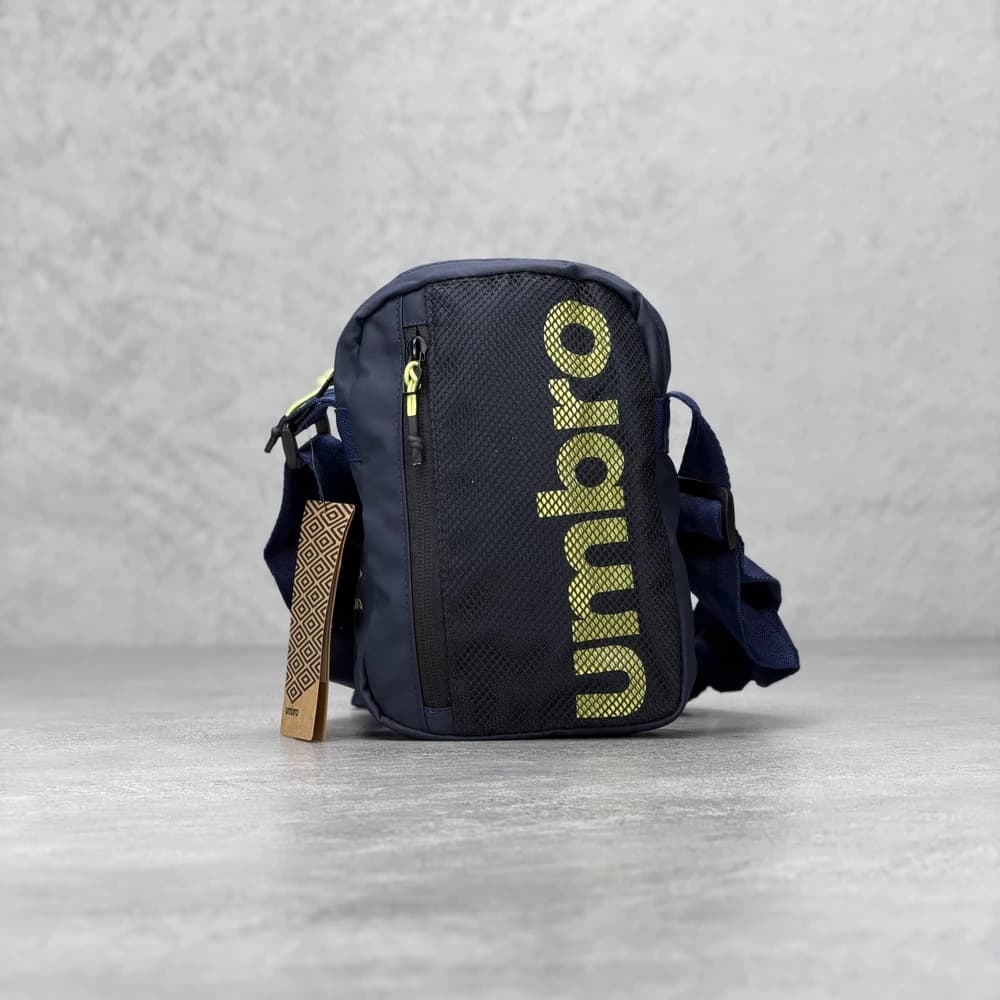 کیف کراسبادی اورجینال اسپرت برند آمبرو (Umbro) | طراحی مینیمال با لوگوی برجسته و بند دوشی قابل تنظیم رنگ سرمهای — تصویر ۳
